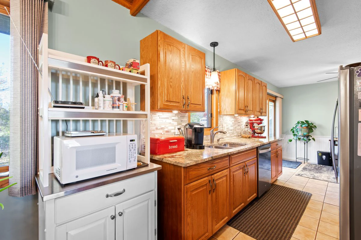 A Homeowner’s Overview of Slim White Oak Cabinets and Cabinet Design